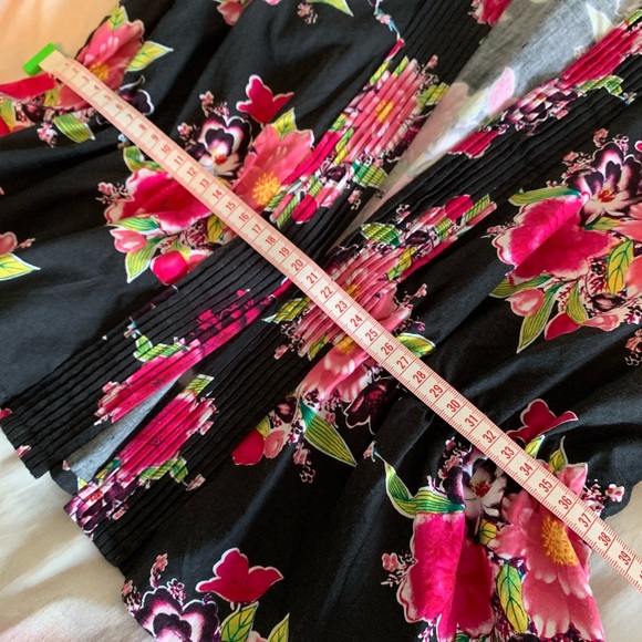 Unique fitted jacket with Chinoiserie details - Picture 7 of 9